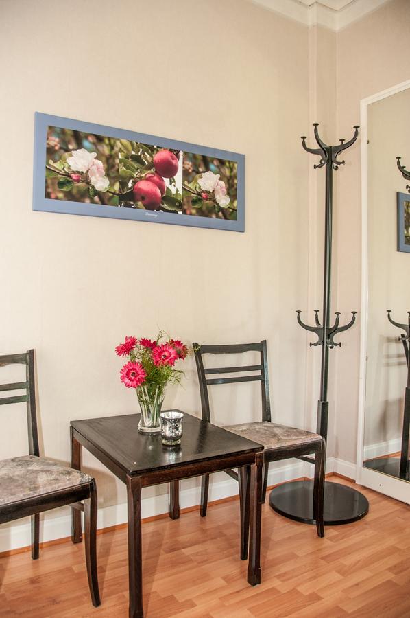 Bed and Breakfast Ekeby i Bro Zewnętrze zdjęcie